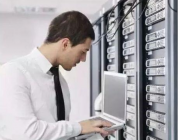 在校大学生创业：发展暴利的游戏行业，创业成功身价近千万的大学生回馈母校